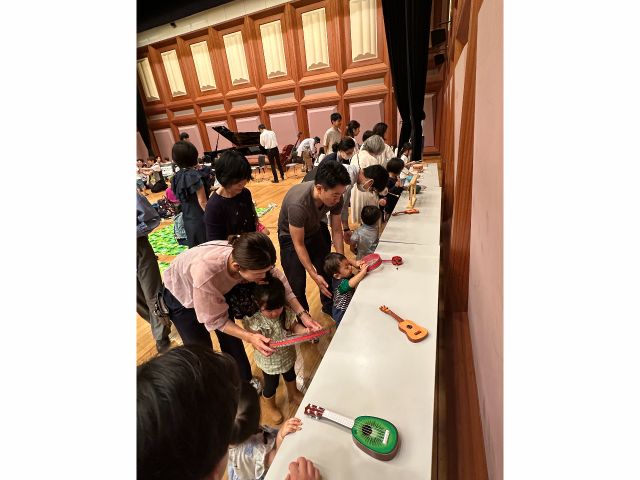 いろんなおもちゃの楽器を体験できる!