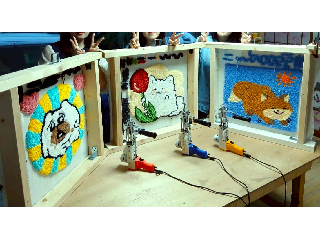 ふわふわ・もこもこのラグマットを制作しませんか? 難しそう見えますがほとんどの方が初心者さんです。皆さん、素敵なラグマットを制作しています。皆様もぜひ!!