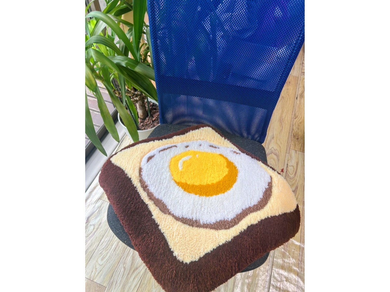 エッグトーストがチェアラグになりました。