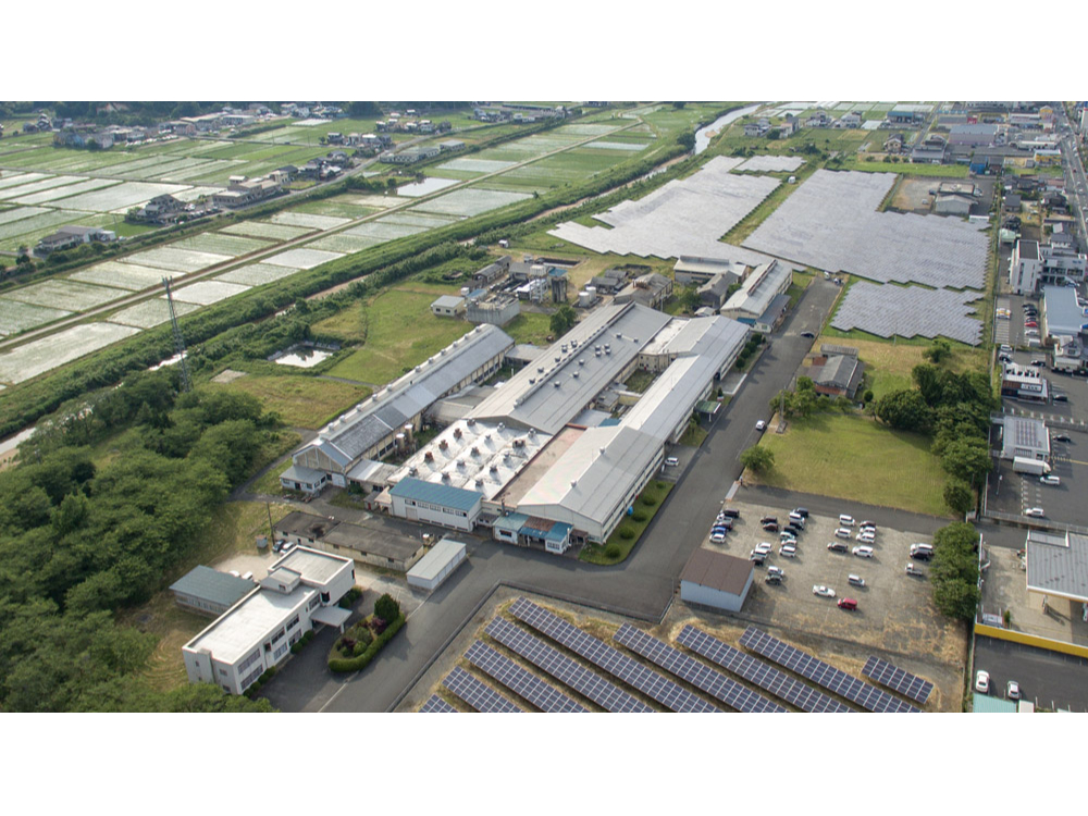 和装用正絹後染織物(表地)の生産日本一の産地で、最重要とも言える精練加工場の加工現場を一般の方の見学が可能となりました。