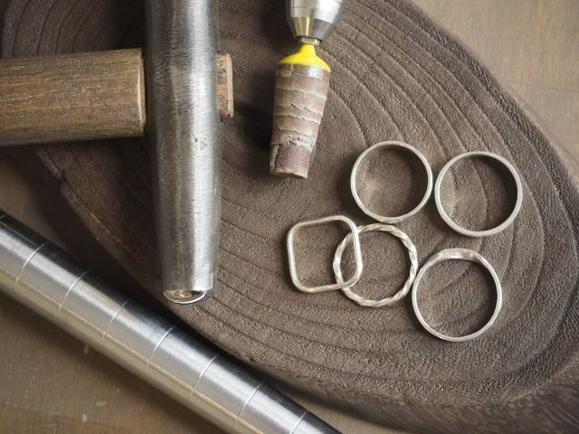 プロ仕様の工具を使用して制作していきます!