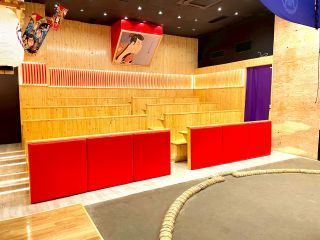 土俵の前で堪能できるVIP席です♪