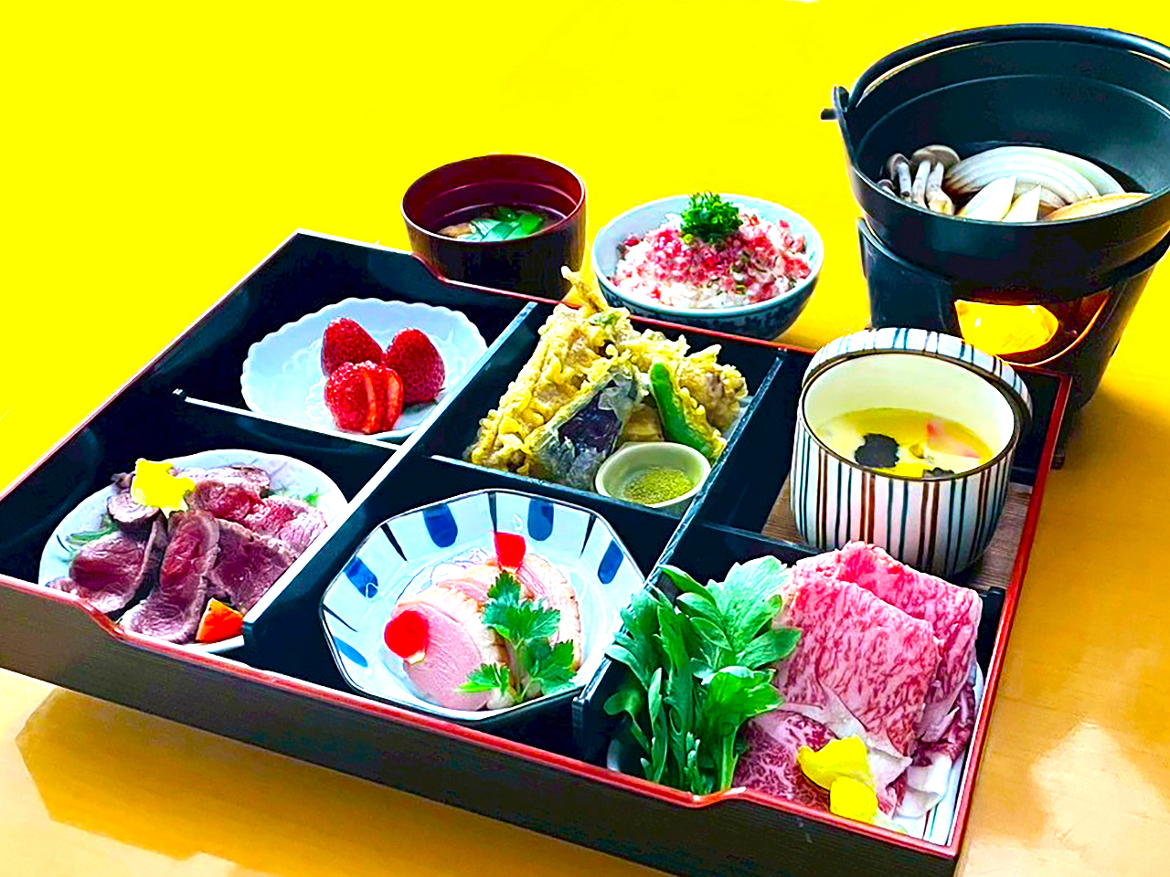 【STANDARD】【北海道・札幌】迫力満点!相撲ショー×和食御膳!相撲まるごと...