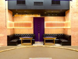 大迫力の特等“砂かぶり席”で贅沢な時間をご堪能ください♪