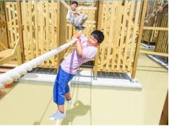 「変な森」でのアスレチックもお子様に大人気です★