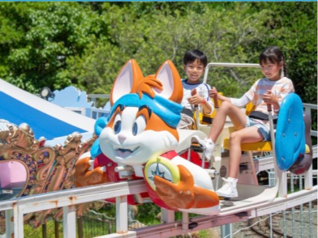 アトラクションパスポートで、対象のアトラクション乗り放題♪ ※写真は「パラレルウォーク」