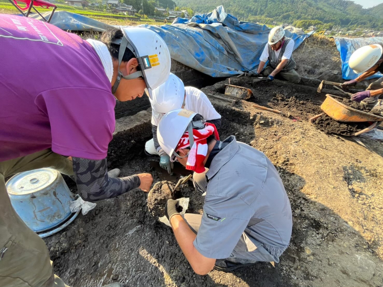 【２日間限定】幻の都・恭仁宮跡で奈良時代の遺跡発掘体験！ミニ瓦レプリカ制作＆専門...
