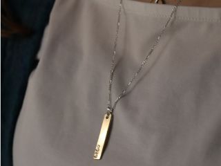 穴あきはネックレスやキーホルダーに通すこともできます。