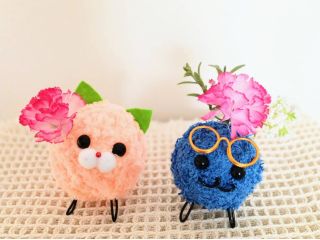 毛糸をぐるぐる巻いて、形を整えます!気持ちのよい手触りに、大人も子どもも夢中になること間違いなし♪