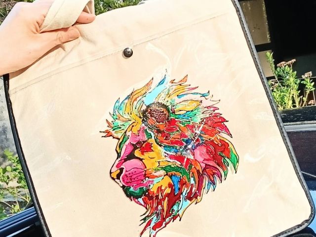 迫力あるライオンのトートバッグの自分でぬりぬり〜
