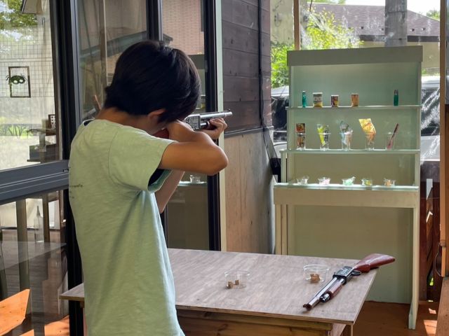 当施設には、なんと射的もございます!体験の前後に、どこか懐かしいひとときを堪能しませんか?