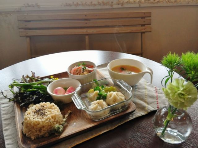 併設カフェでは、心身に優しく染みわたるこだわりのメニューをご提供しております♪