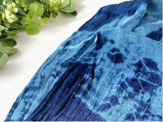 ストール・本藍染め体験。「世界にたった一つ、自分だけの色を纏う。」