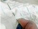 チクチク、無心に。このひと針が、どんな模様になるかわお楽しみ