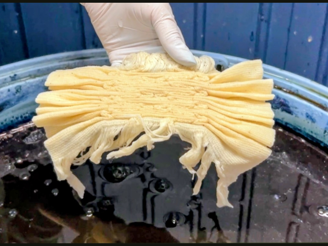 ���悢��A���߂̍�ƁB�u�������Ɨ��̒��ցB�v