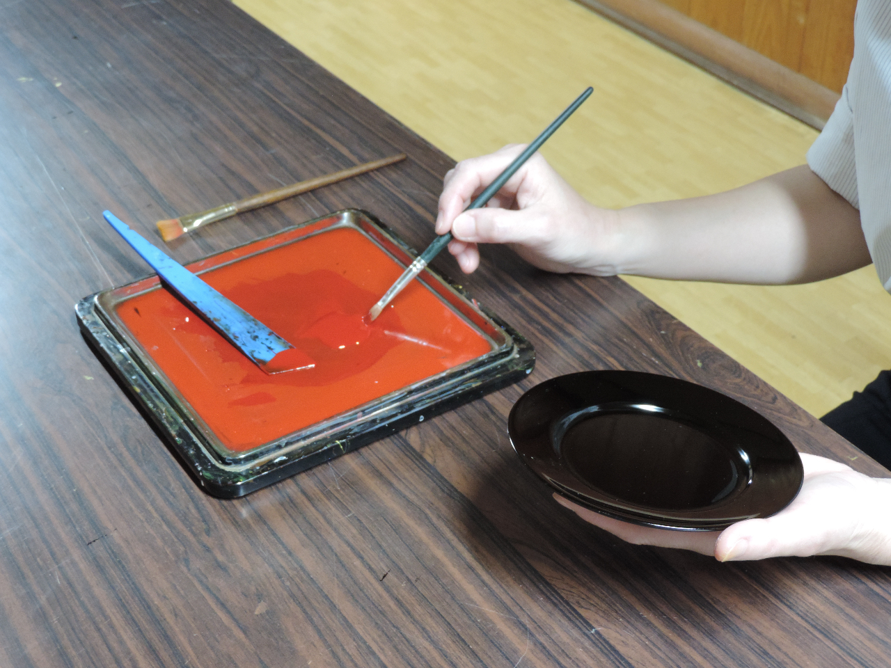 愛媛県今治市】250年の伝統に触れる！今治伝統漆器 絵付け体験プラン