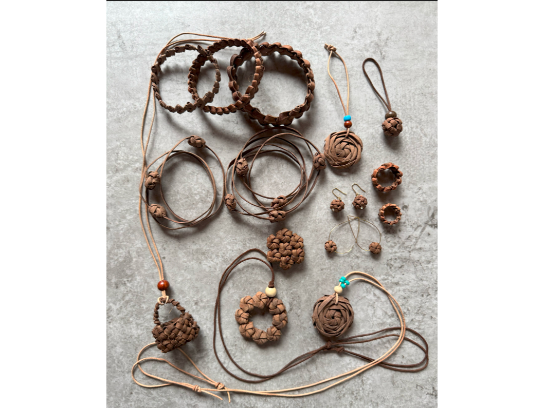 【北海道ニセコ】山葡萄&胡桃樹皮で作る手作りアクセサリー体験|自然素材で旅の記念...