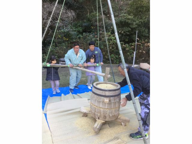 室戸の昔道具と笑顔が映える体験ショット