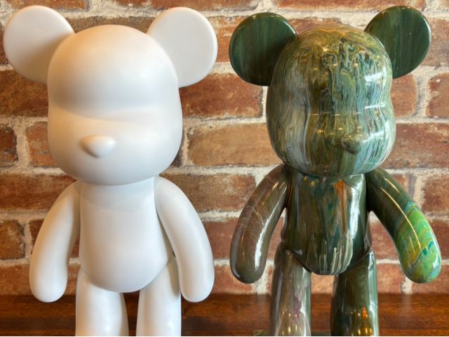 真っ白なベアを自分色にカスタマイズ