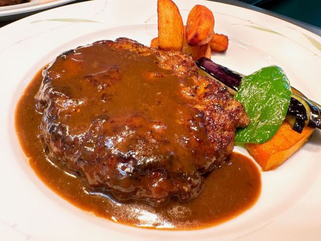 ふらの和牛ハンバーグ(牛・豚合挽肉使用)