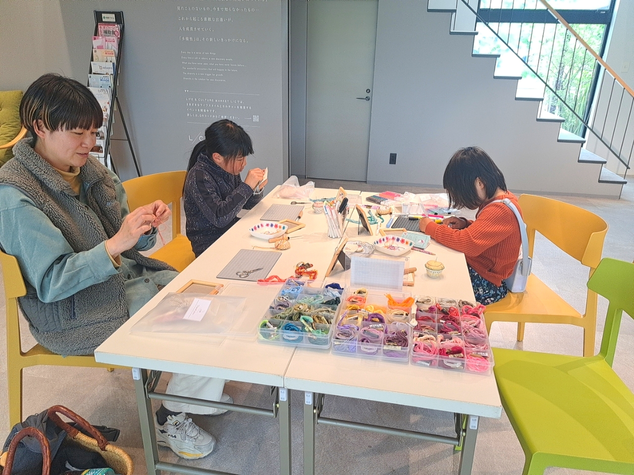 �e�q�ł̎Q�������҂����Ă���܂��B(���w�O�N������)