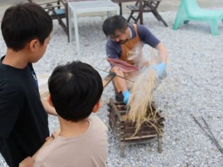 MUROTObase55で子供も参加できる藁焼きカツオ体験。
