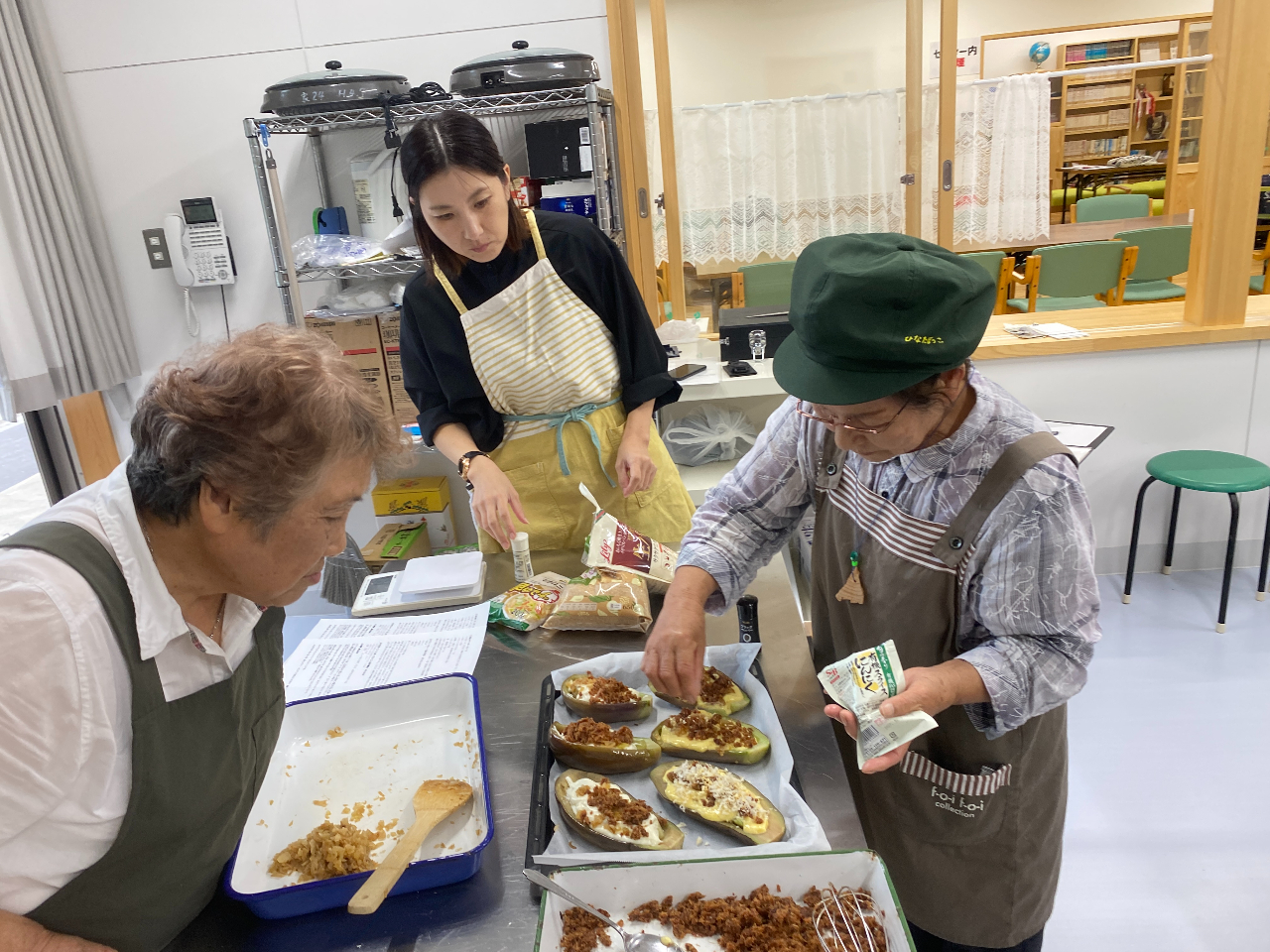 n̐HނŗlqA܂œ`悤Ȉꖇ