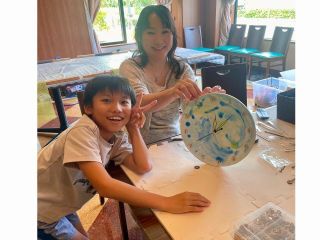 選べる塗装&サイズで、世界にひとつの壁掛け時計を作れる体験です♪