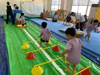 \2歳の幼児〜80歳代まで幅広いね代を対象に教室を開催/