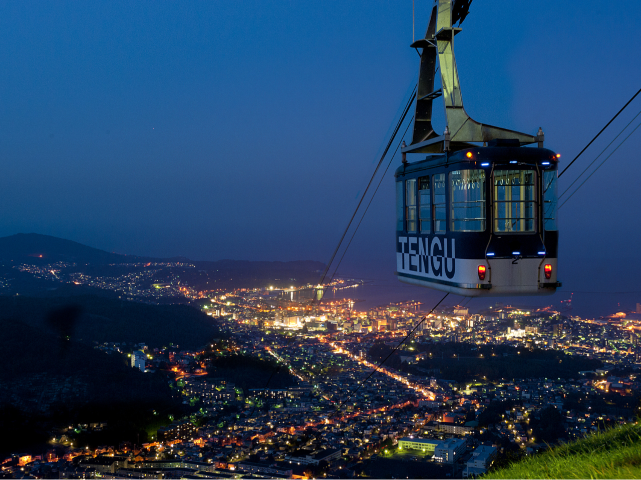 ���M�̊X����]�ł���V��R�́A�D�y����R�A���َR�ƕ��сu�k�C���O���i�v�Ə̂�����D�̖�i�X�|�b�g�B