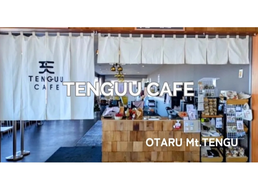 �yTENGUU�@CAFE�z���M�ň�ԋ�ɋ߂��J�t�F���X�g�����B �e�[�u���Ȃ̂ق��A���ۂɂ͖�20���̃o�[�J�E���^�[������܂�