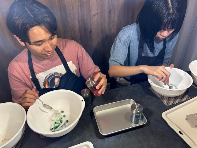 色も食用色素を使ってオリジナルで作れます!