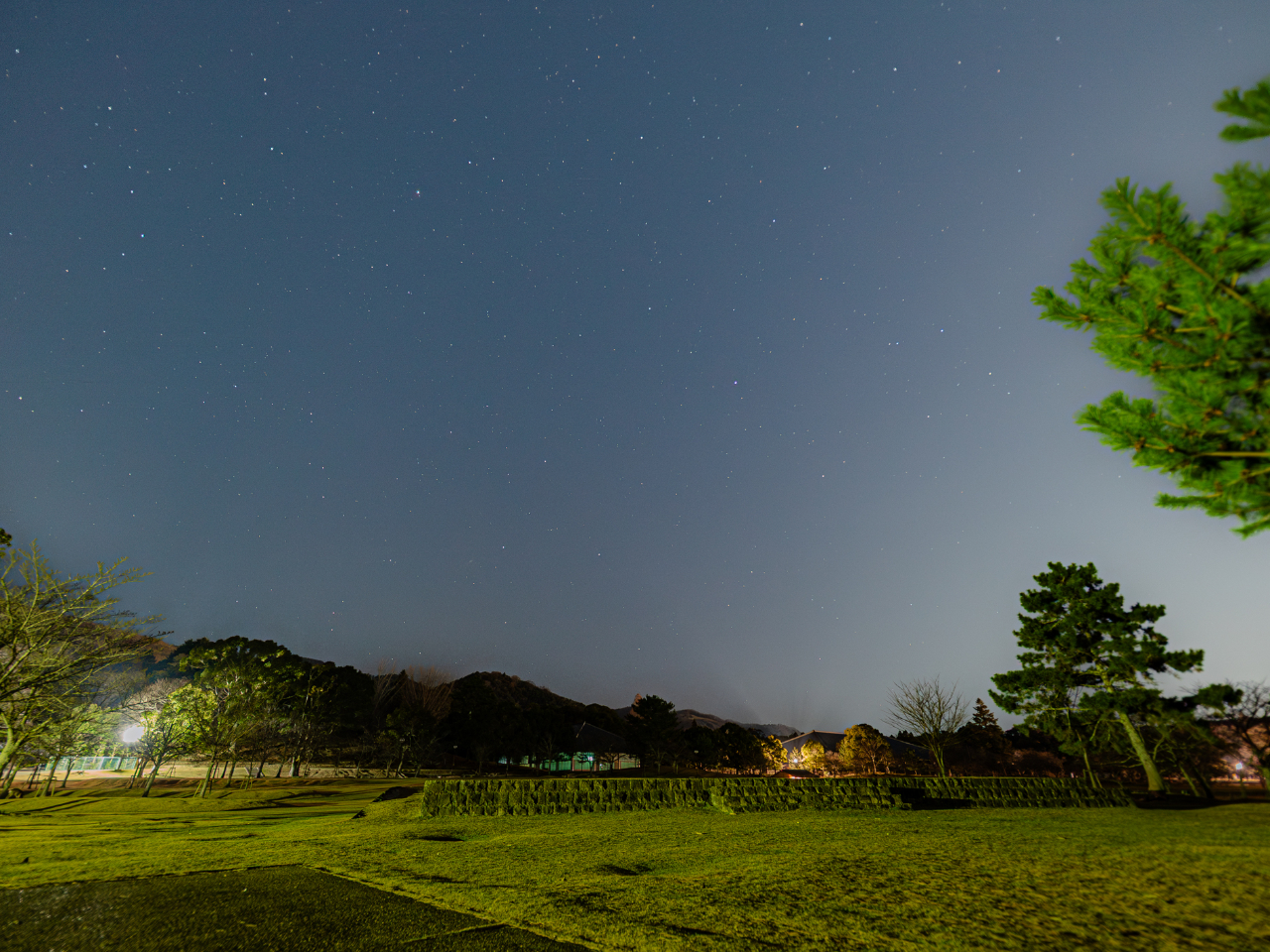 星空は浮雲園地の舞台の上から、折り畳みマットで寝転びながらお楽しみ頂きます。