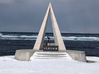 日本最北の地となる宗谷岬。晴れた日には対岸にはサハリン(ロシア)もはっきり見る事が可能です。
