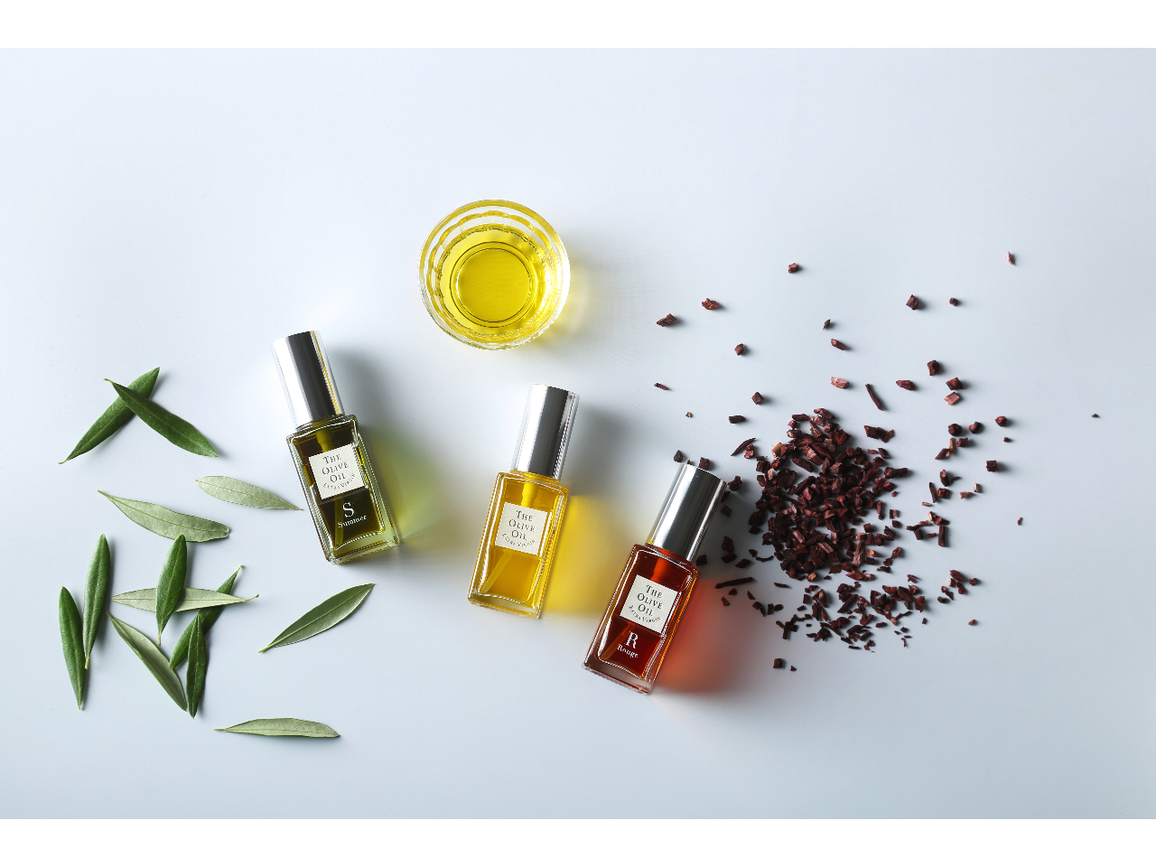 オリーブの甘くて優しい天然のアロマの香りともに癒され、乾燥した瀬戸内の秋にも、お肌には一日続くうるおいを与えます。