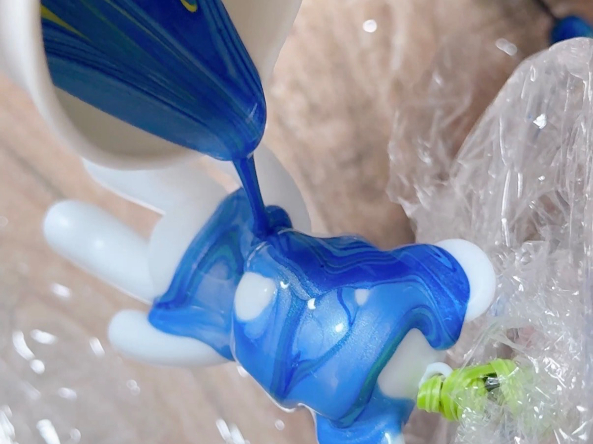 DȐFRbv֓āAL[z_[ɃCN𐂂炵܂