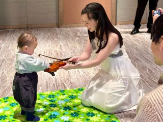 ヴァイオリン体験の様子