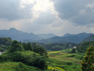 里山から眺める霊峰二上山