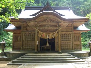 二上神社は、天孫降臨の地とも伝えられ、日向国風土記ゆかりの地。デープな高千穂町の神話に浸っていただけます。
