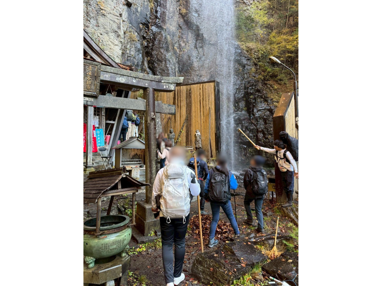 ɂāB_K̂RAS̐_X邨RłBۂɕėR𔧂ŊĂI