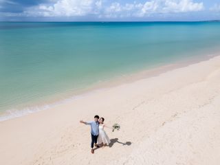 「上空から残す、ふたりだけの宮古島。」 ??この視点、ドローンフォトだけの特等席です。