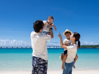 子どもの成長と家族の思い出を、宮古島の絶景とともに。開放感あふれるロケーションで撮影します。