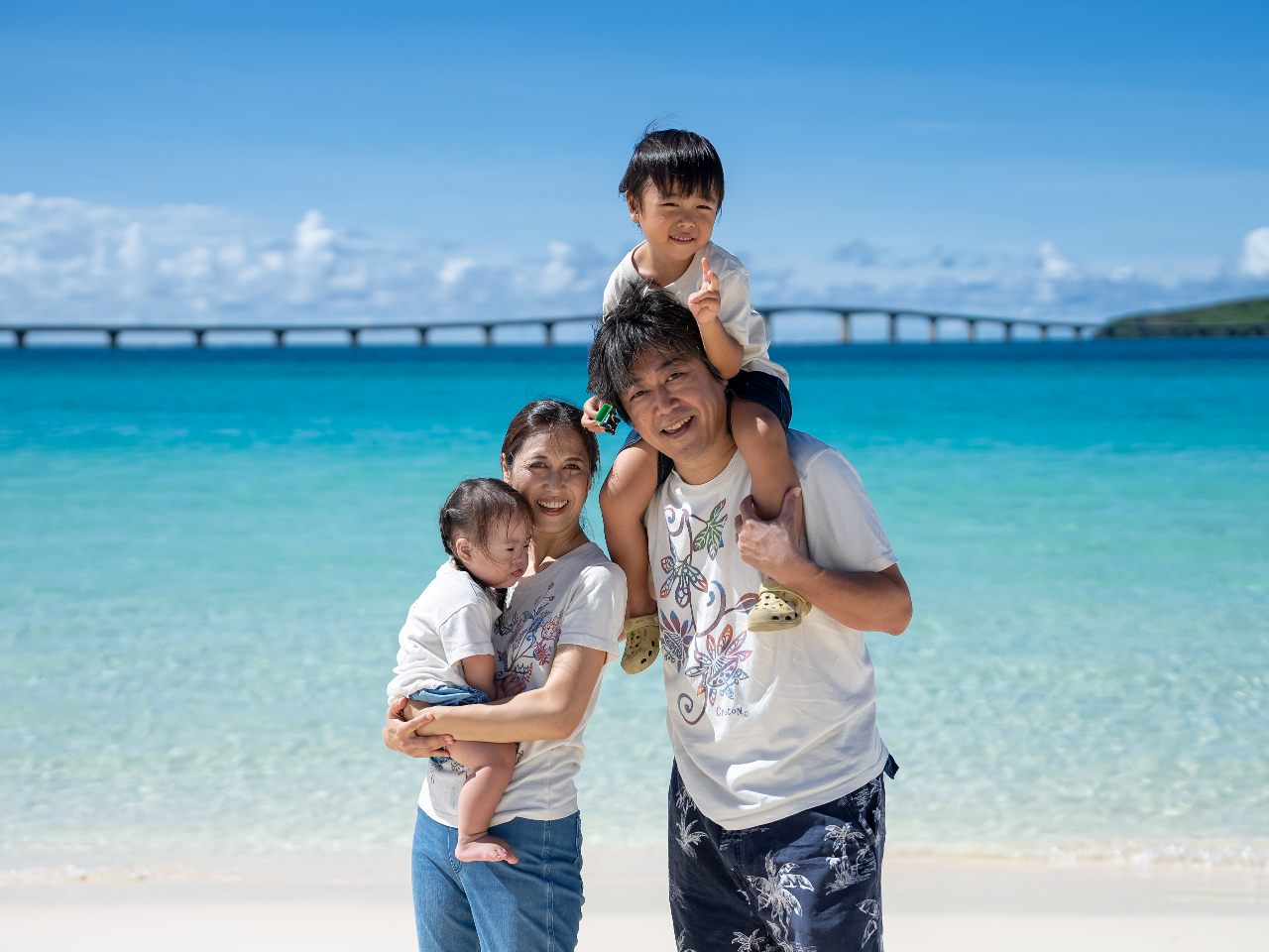 ���C�Ƌ�̉��A�Ƒ��ŉ߂����{�Ó��̎��Ԃ����̂܂܎ʐ^�ɁB���R�̂̃t�@�~���[�t�H�g���l�C�ł��B