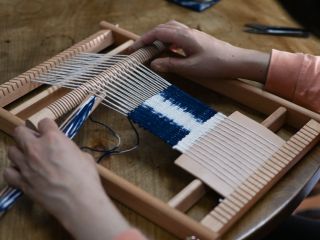 自給率0.001%未満と言われている超希少な国産綿を使って、小さな布を作ることができます。