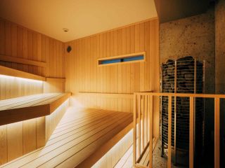 \【本館サウナ】青森ヒバ×ハーブ香るサウナ室/