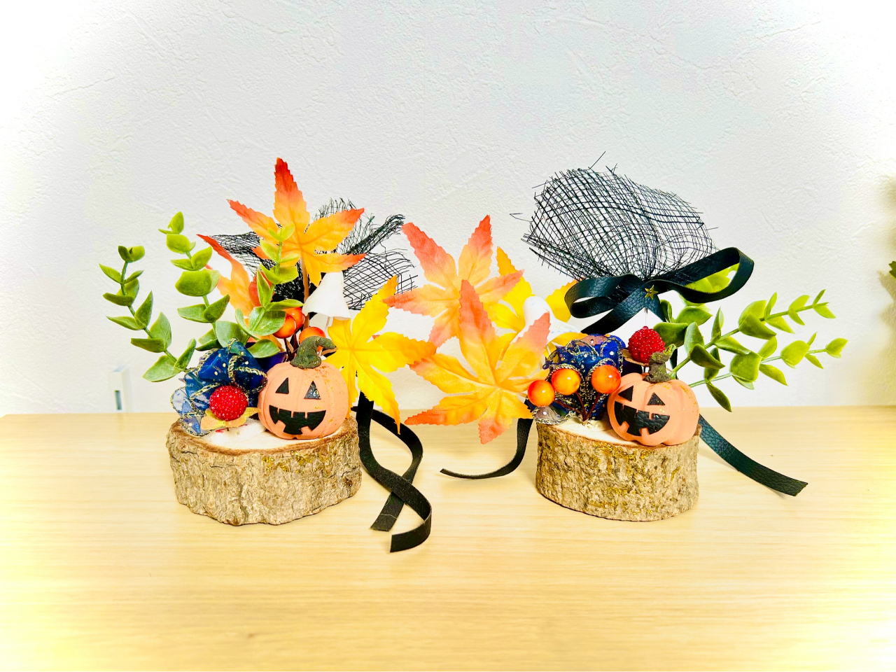 【切り株のハロウィンかぼちゃ作り】2時間2,200円|かぼちゃとおばけを作ろう♪周りは副資材で自由に飾り付け♪※切り株は自然素材のため写真と相違がある場合あり