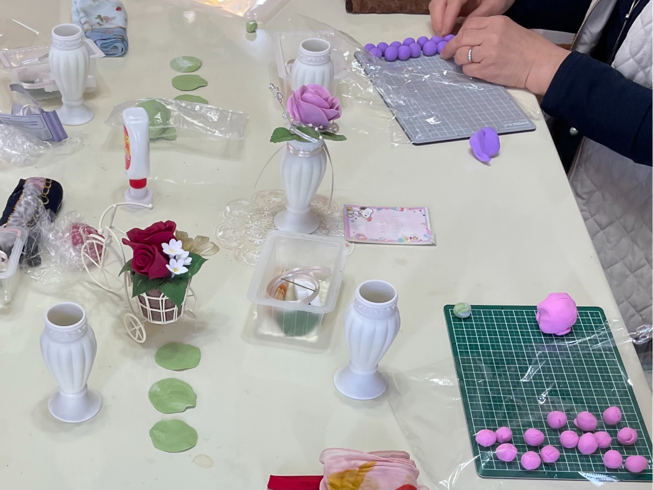 yõ|bgzQ2,200~bԂтꖇꖇ܂B͕ނőfGɃAWĂ܂