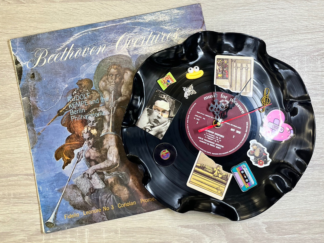 R[h݂̎Ap[c݂̎RƂȂĂ܂