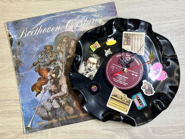 レコードの持ち込みや、パーツの持ち込みも自由となっております♪