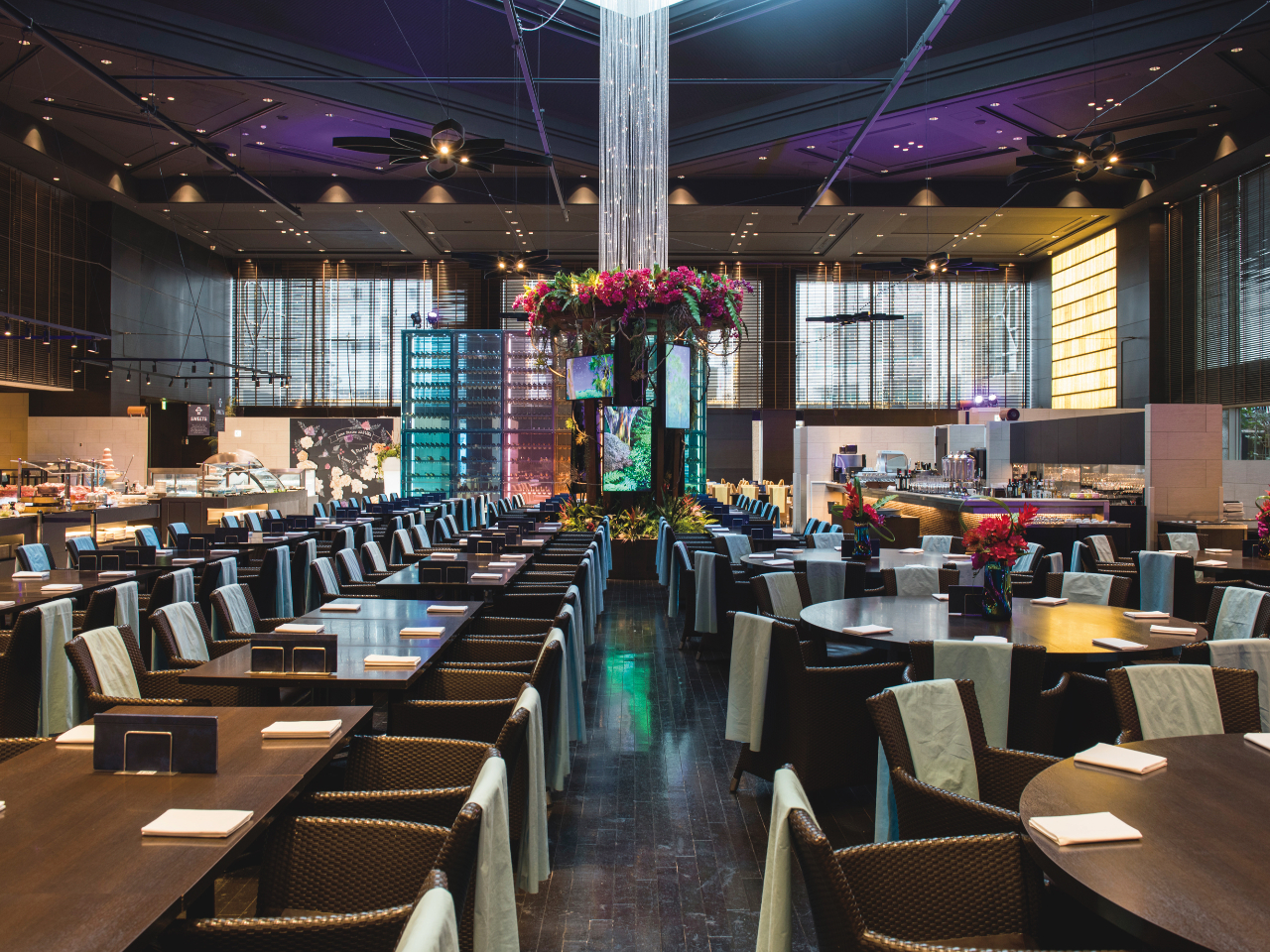 �V�䍂��9m�A��400�Ȃ̃_�C�i�~�b�N�ȋ�ԂɍL����t�H�g�W�F�j�b�N�ȃf�B�X�v���C�B